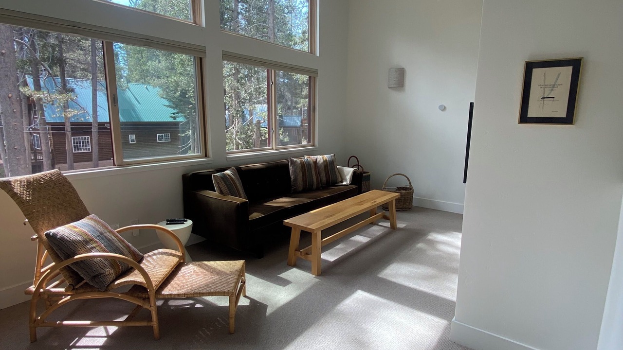 Photo of Livingroom in Serene Lakes