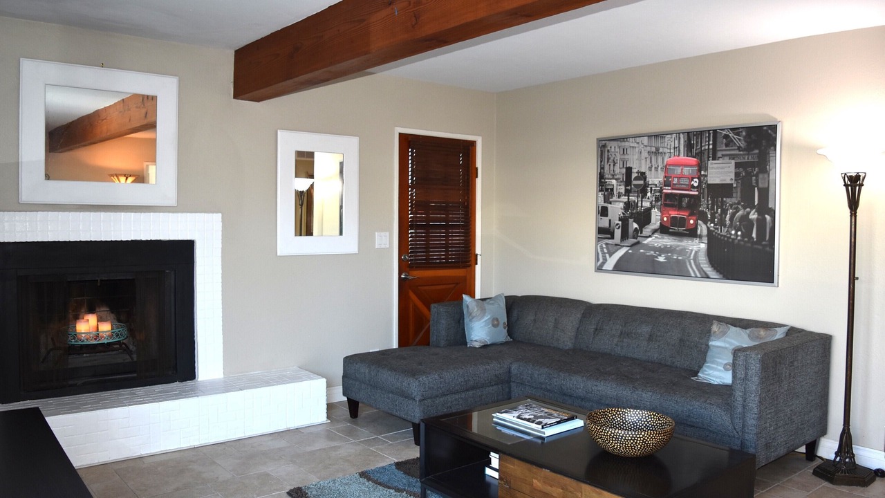 Photo of Livingroom in University Heights