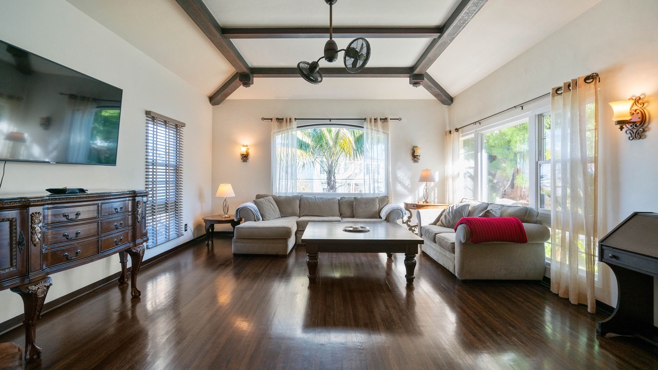 Photo of Livingroom in Loma Portal