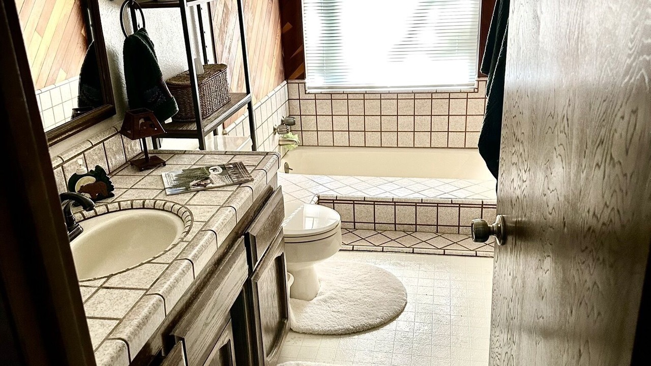Photo of Bathroom in Lake Almanor Country Club
