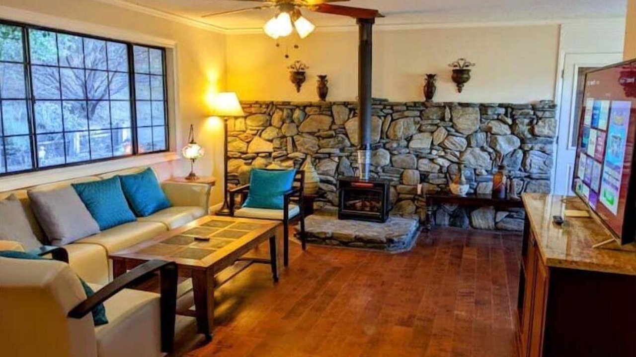 Photo of Livingroom in Yosemite Forks