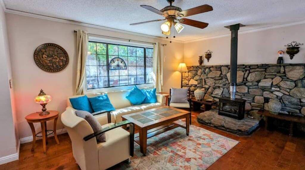Photo of Livingroom in Yosemite Forks