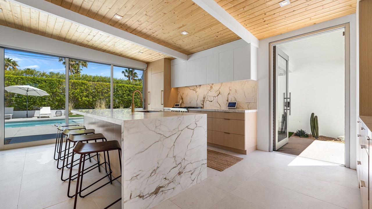 Photo of Kitchen in Racquet Club Estates