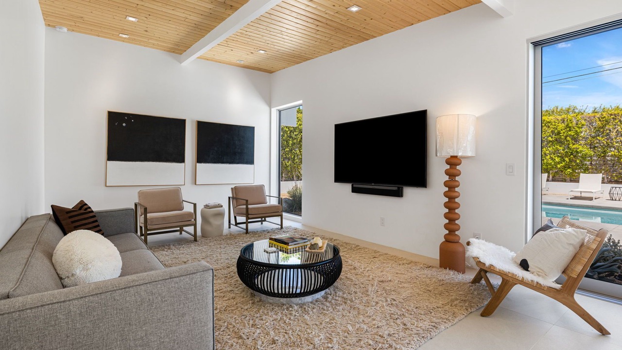 Photo of Livingroom in Racquet Club Estates