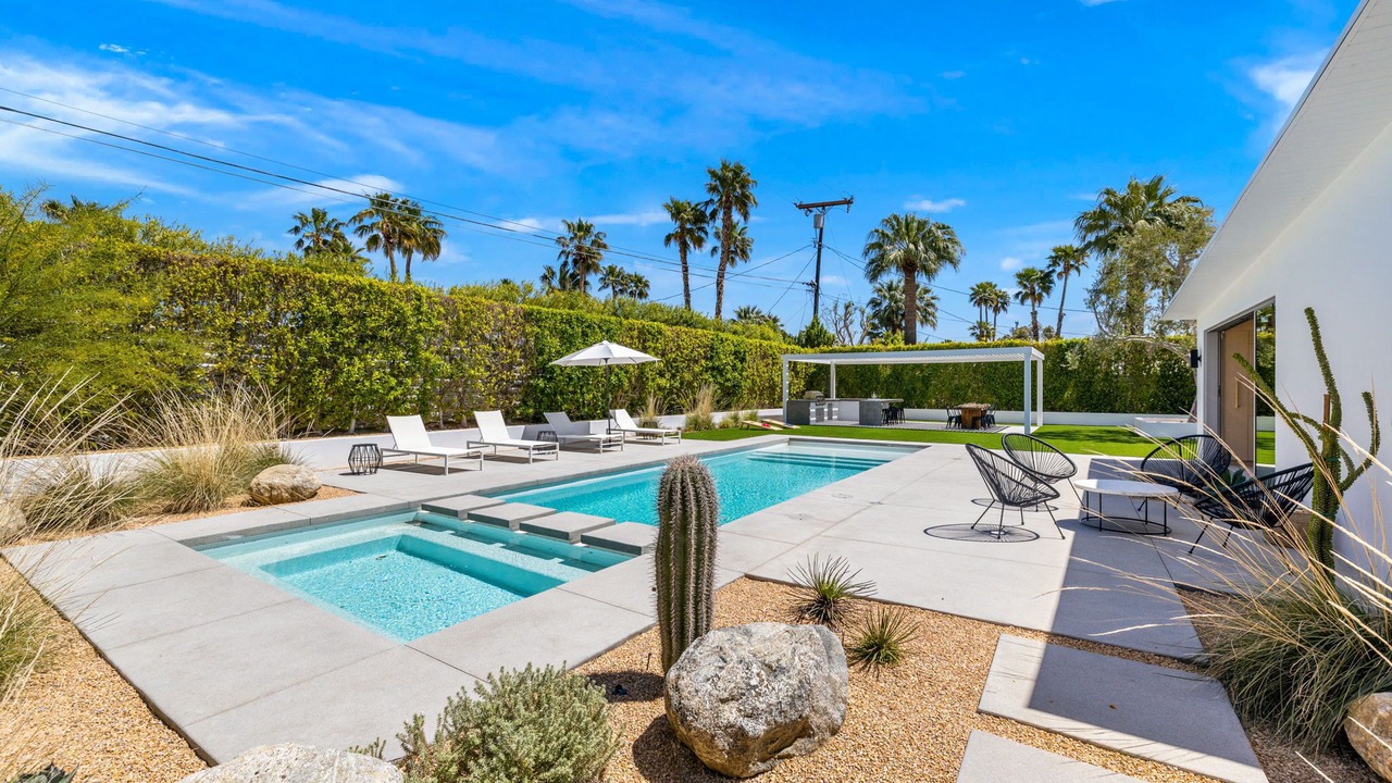 Photo of Outdoor in Racquet Club Estates