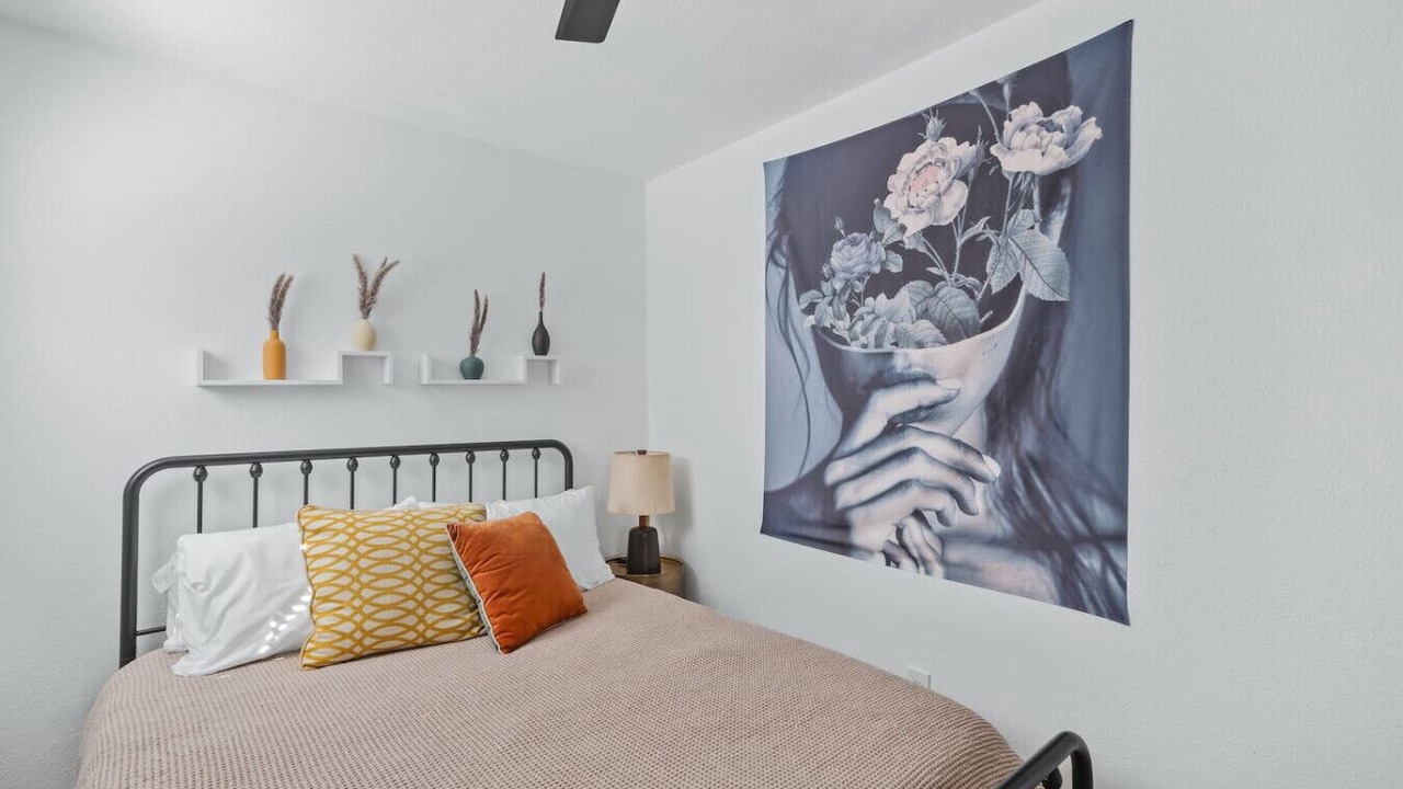 Photo of Bedroom in Logan Heights