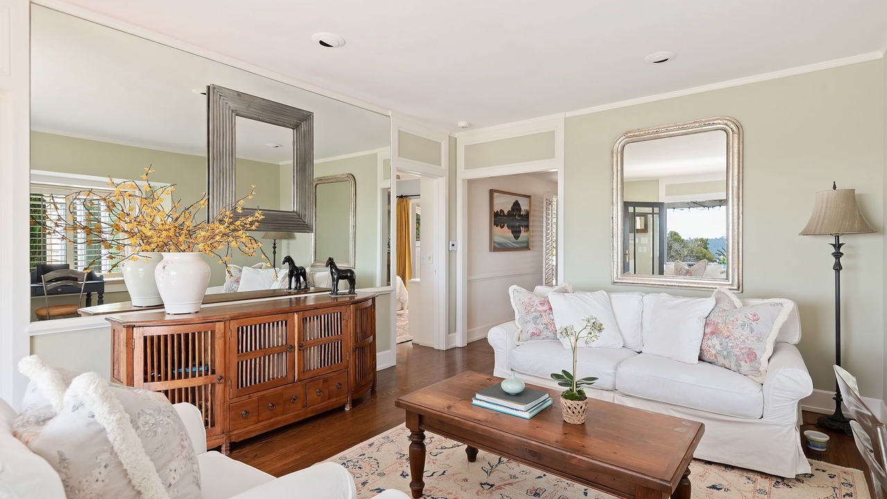 Photo of Livingroom in Upper Riviera