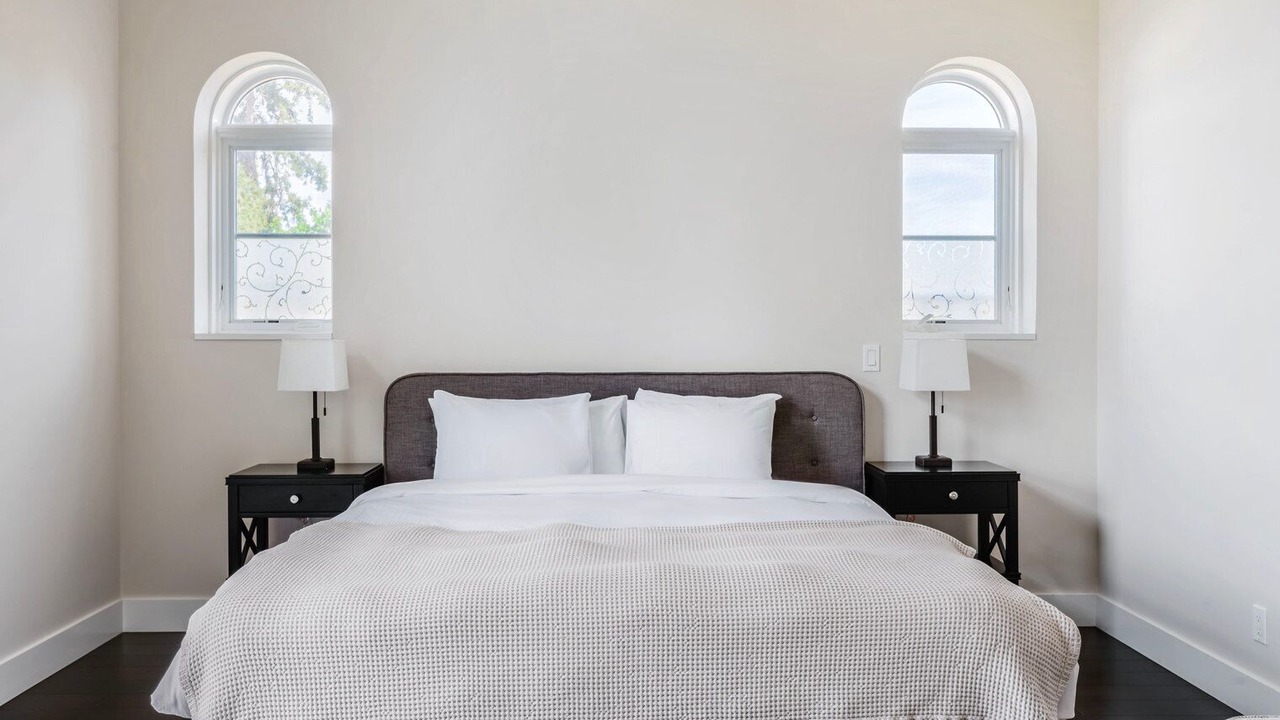Photo of Bedroom in Downtown Burlingame