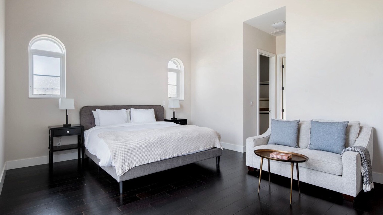 Photo of Bedroom in Downtown Burlingame