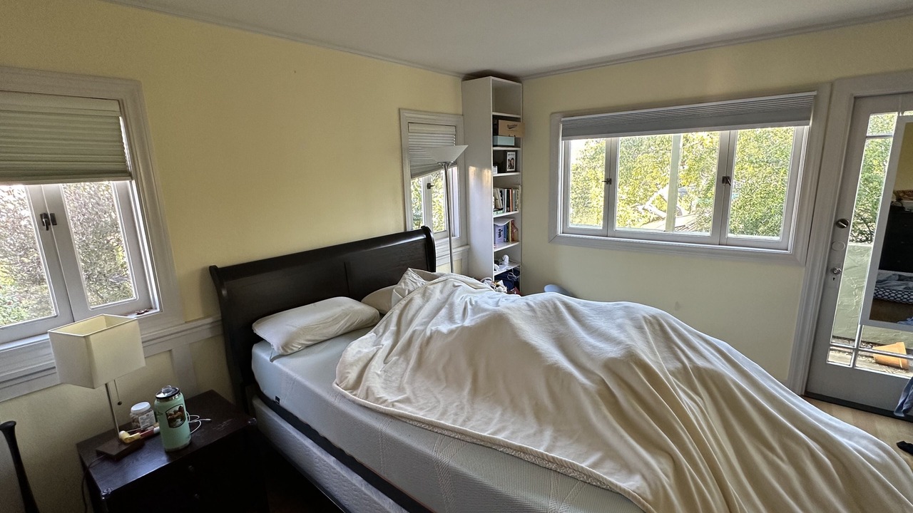 Photo of Bedroom in Piedmont Avenue