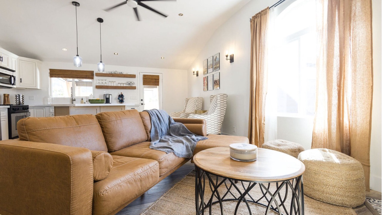 Photo of Livingroom in Desert Club Estates