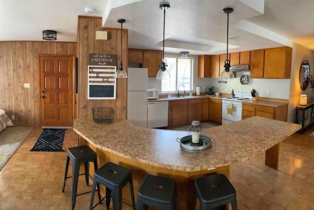 Photo of Kitchen in Lakehead-Lakeshore