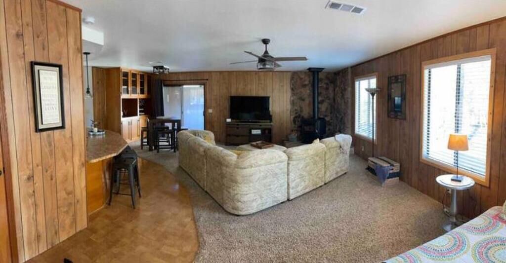 Photo of Livingroom in Lakehead-Lakeshore