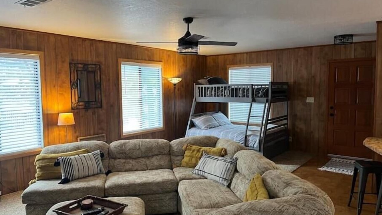 Photo of Livingroom in Lakehead-Lakeshore