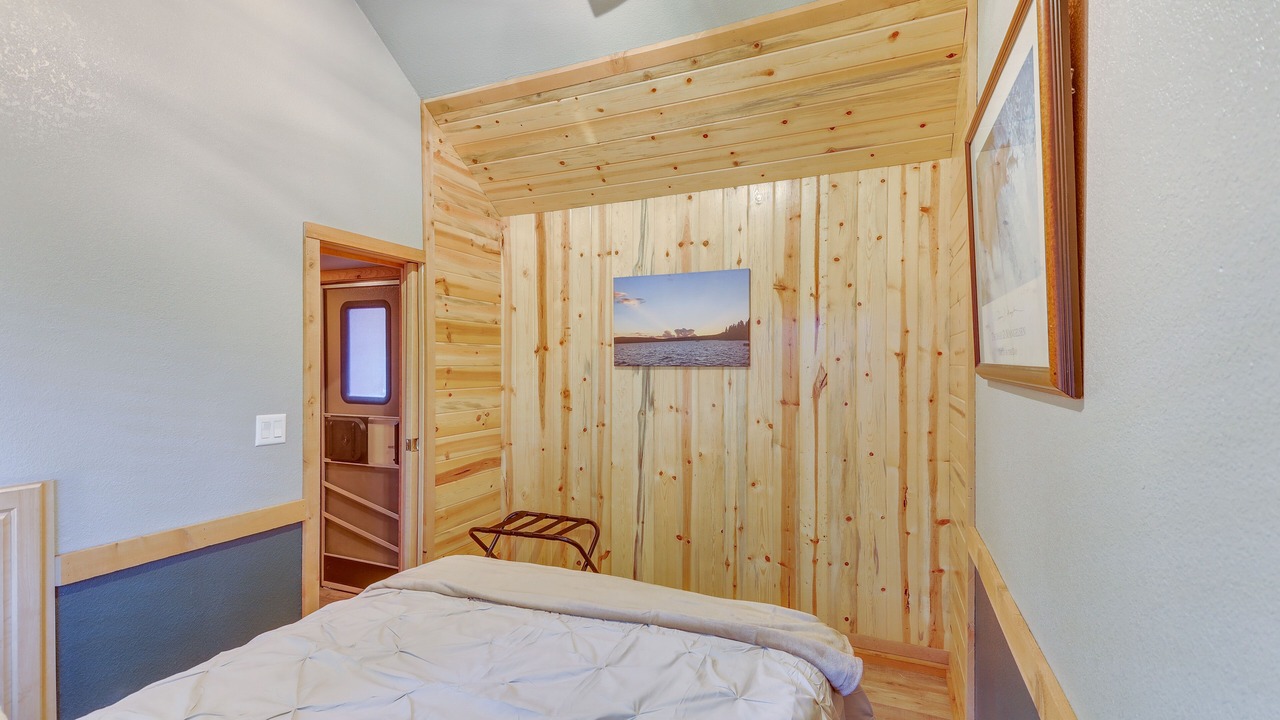 Photo of Bedroom in Lake Almanor Peninsula