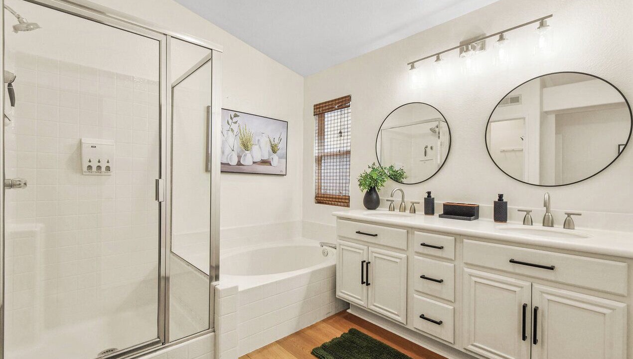Photo of Bathroom in Eastlake Greens