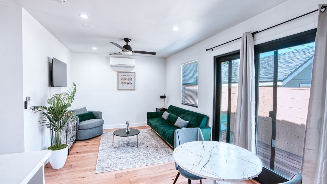 Photo of Livingroom in Mid City
