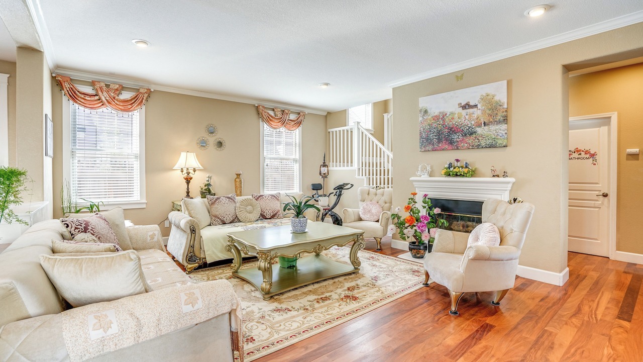 Photo of Livingroom in Hercules