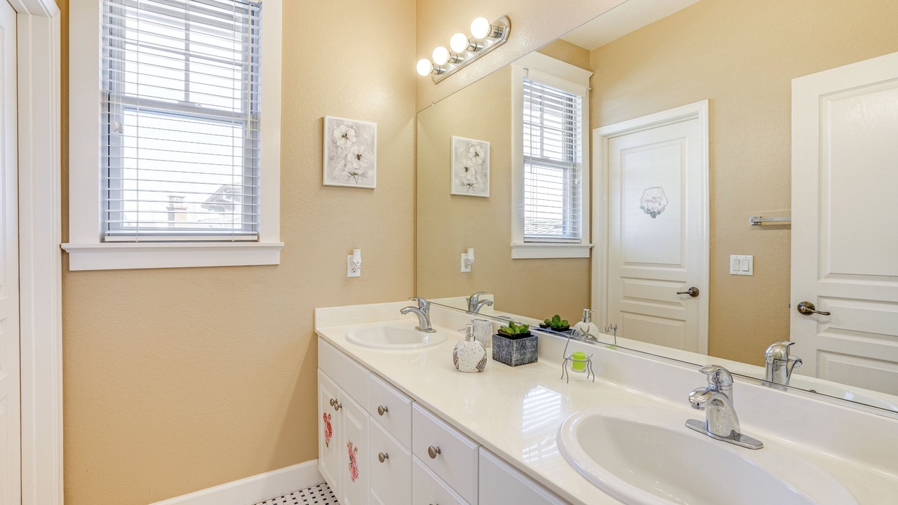 Photo of Bathroom in Hercules