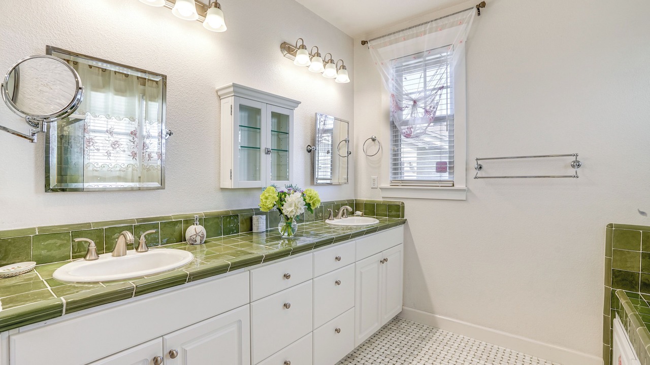 Photo of Bathroom in Hercules