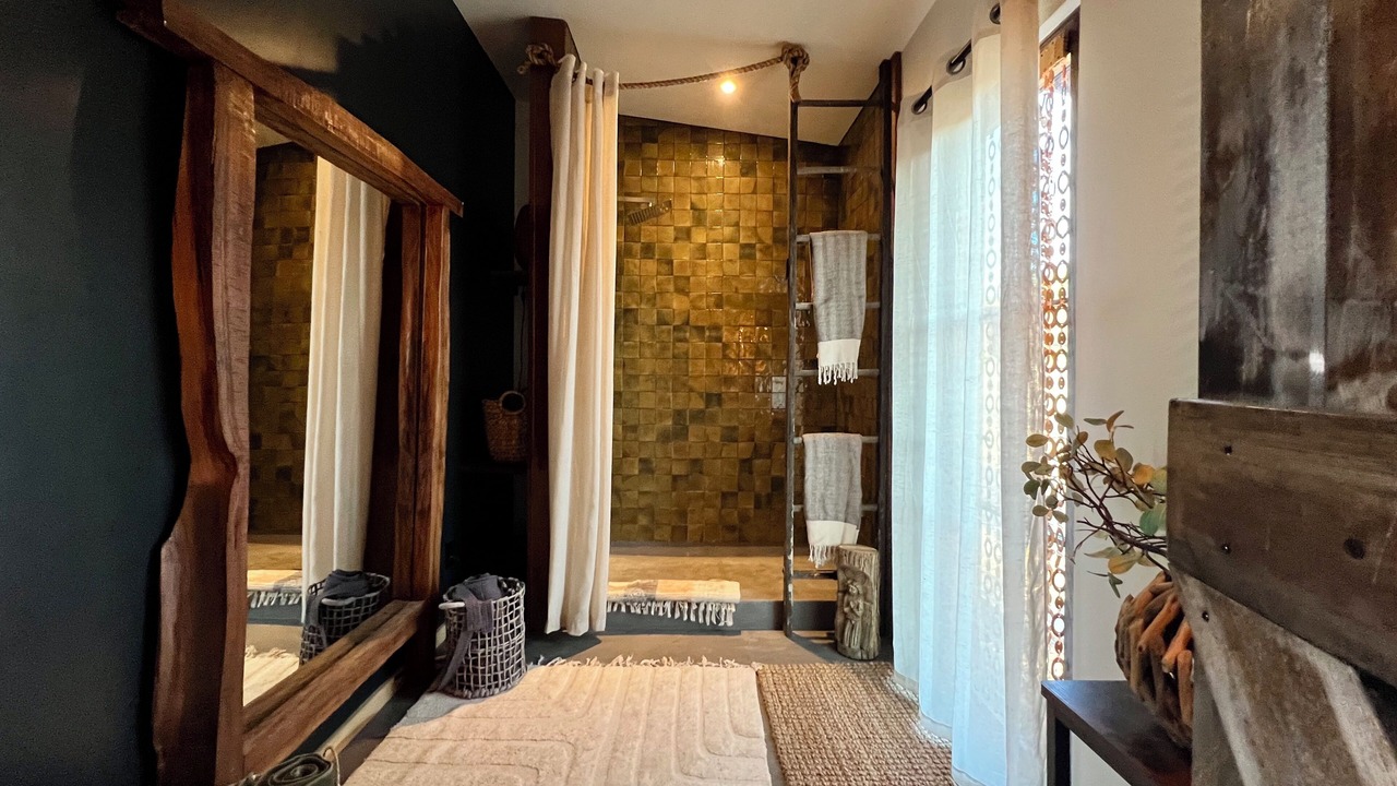 Photo of Bathroom in Lone Pine