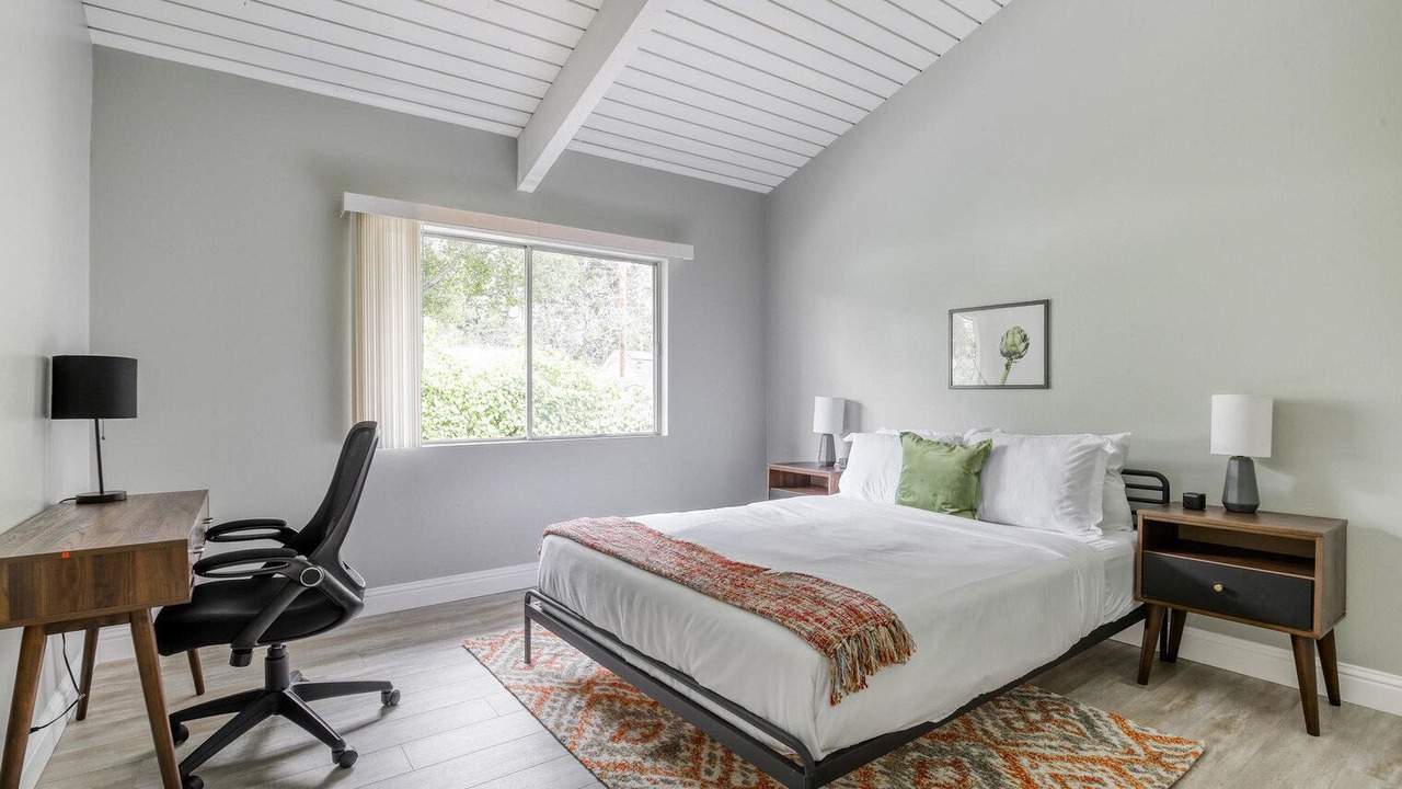 Photo of Bedroom in University South