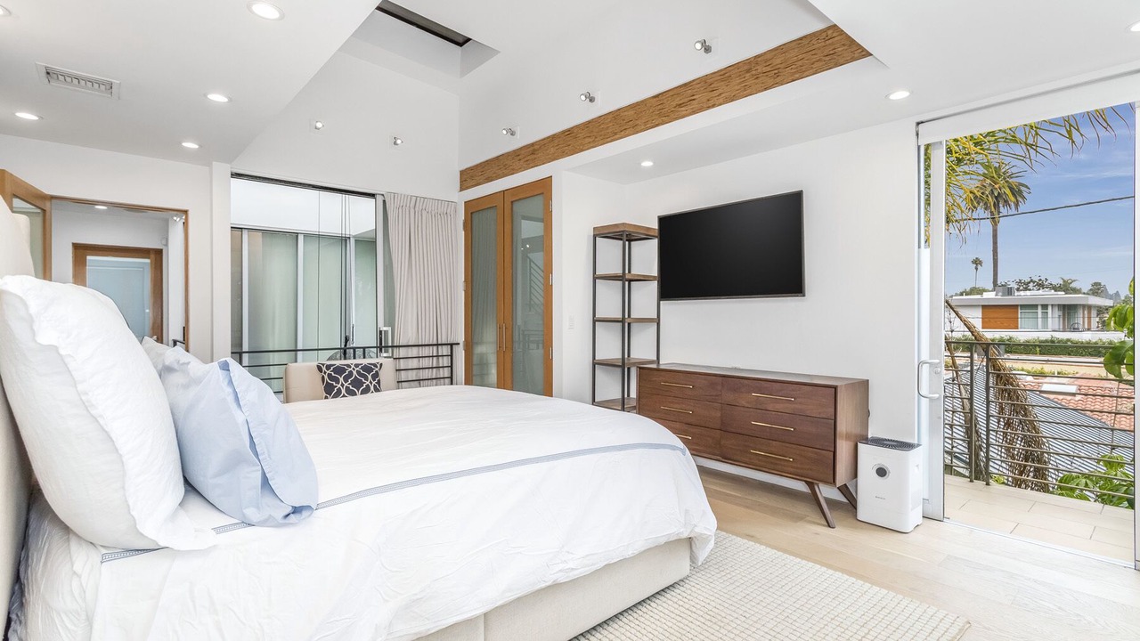 Photo of Bedroom in Beverly Grove