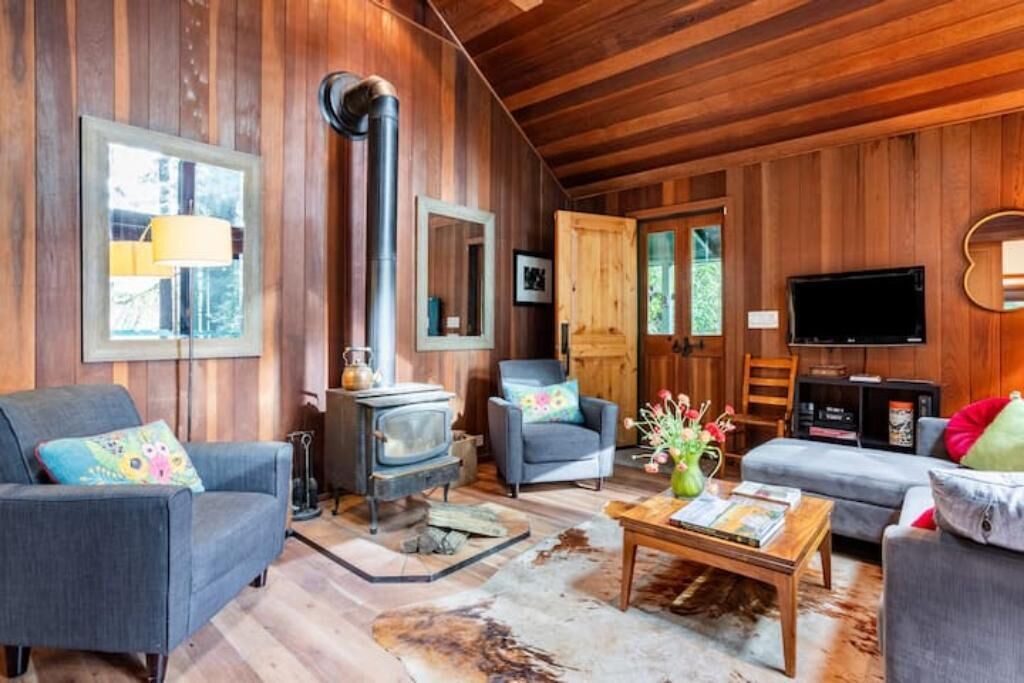 Photo of Livingroom in Guerneville