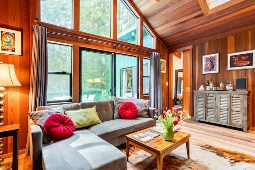 Photo of Livingroom in Guerneville
