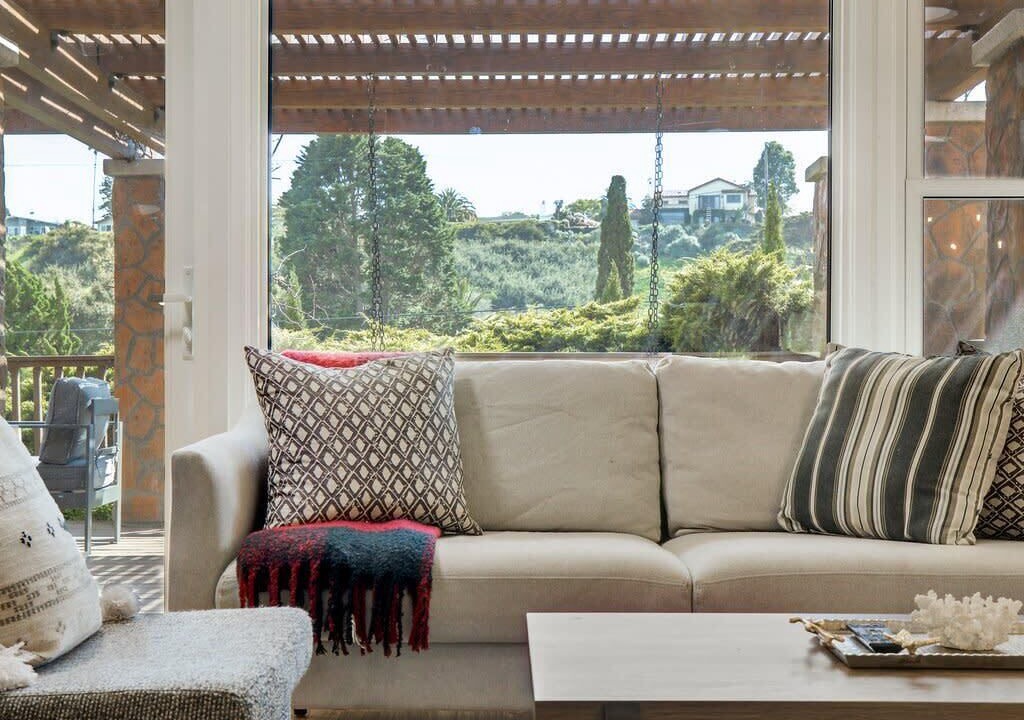 Photo of Livingroom in Alta Mesa