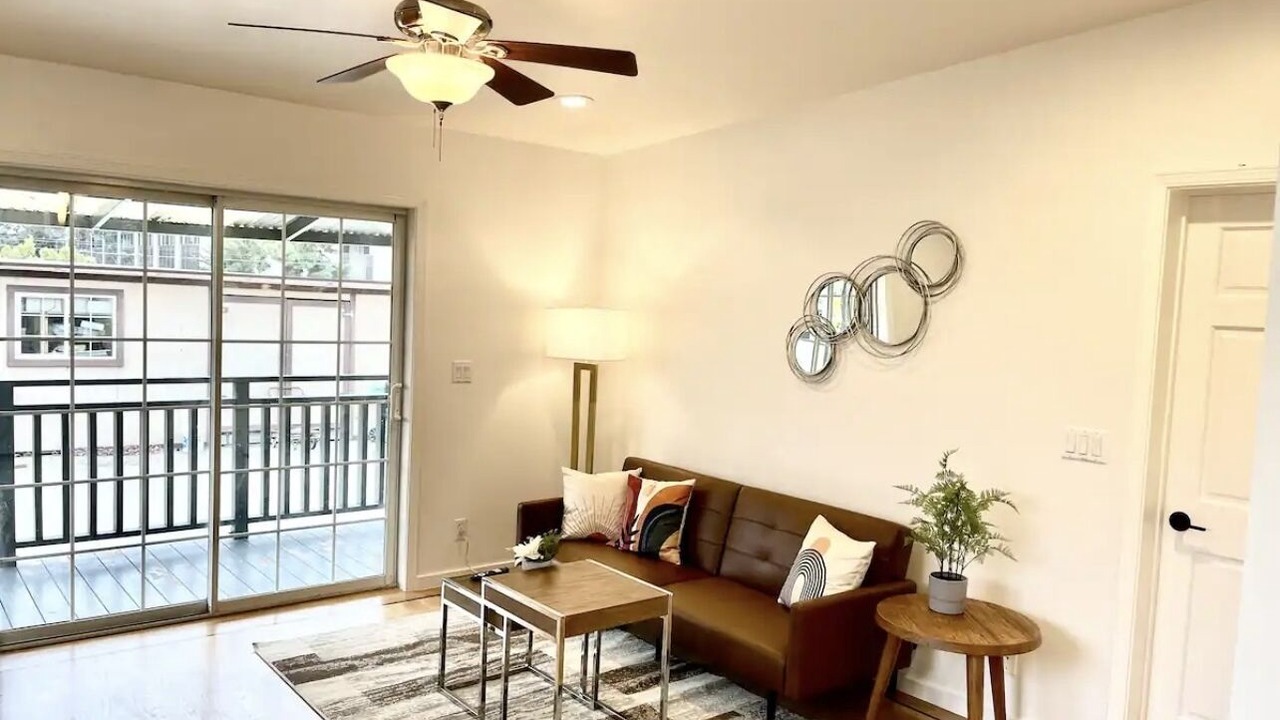Photo of Livingroom in Lakeshore