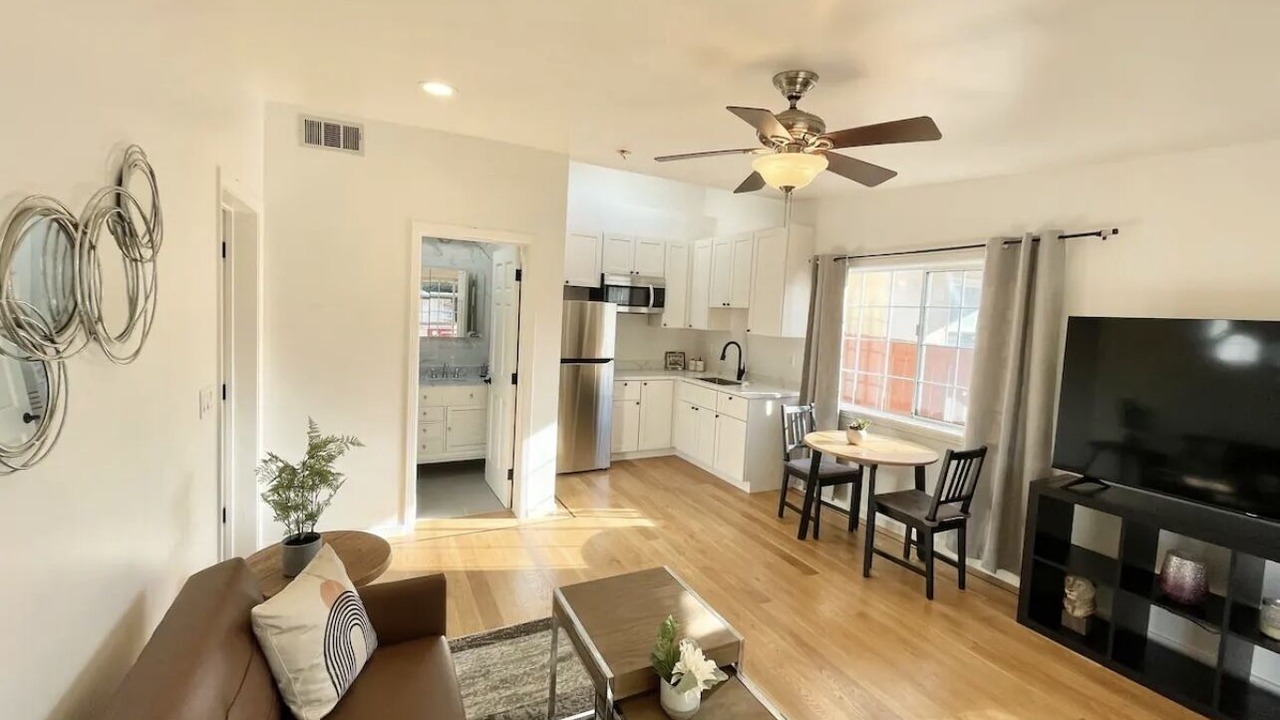 Photo of Livingroom in Lakeshore