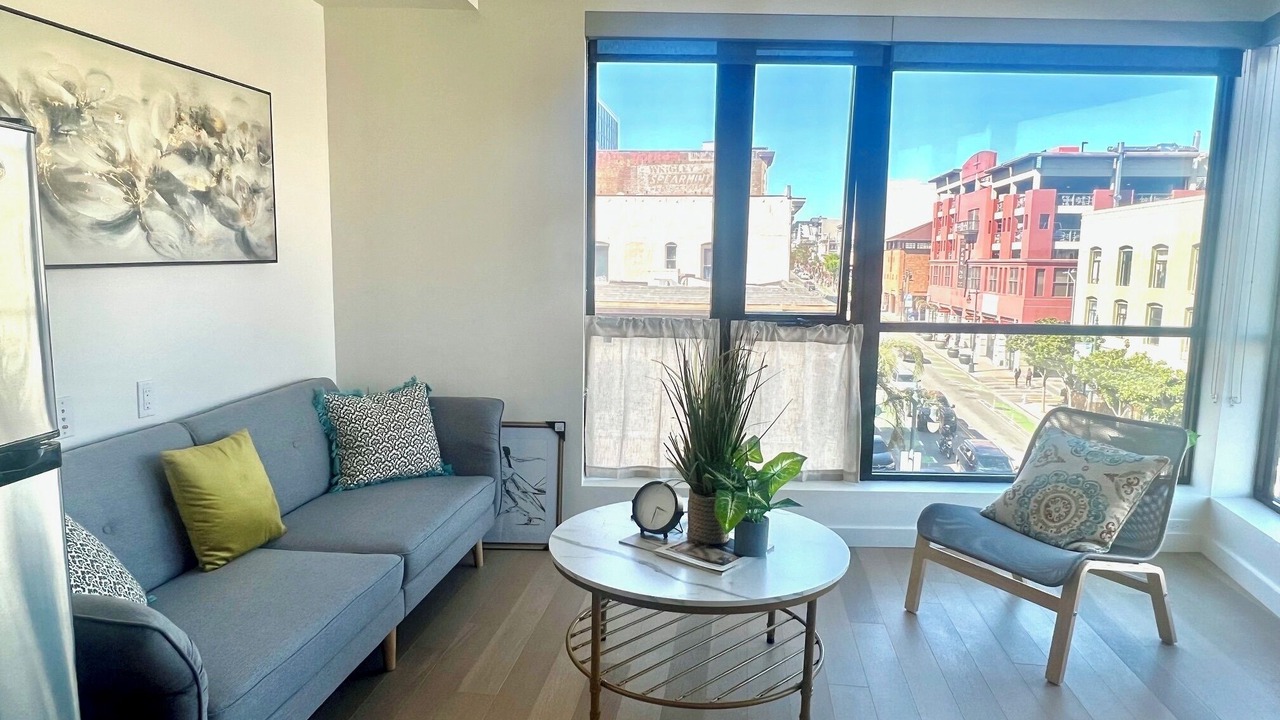 Photo of Livingroom in Lower Pacific Heights