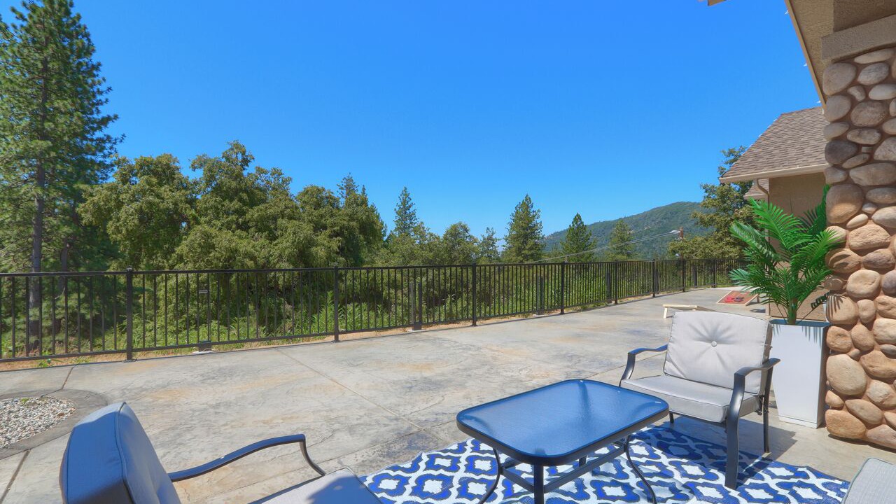 Photo of Patio Balcony in Ahwahnee