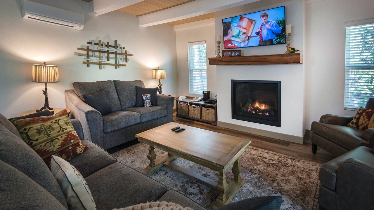 Photo of Livingroom in North Wawona