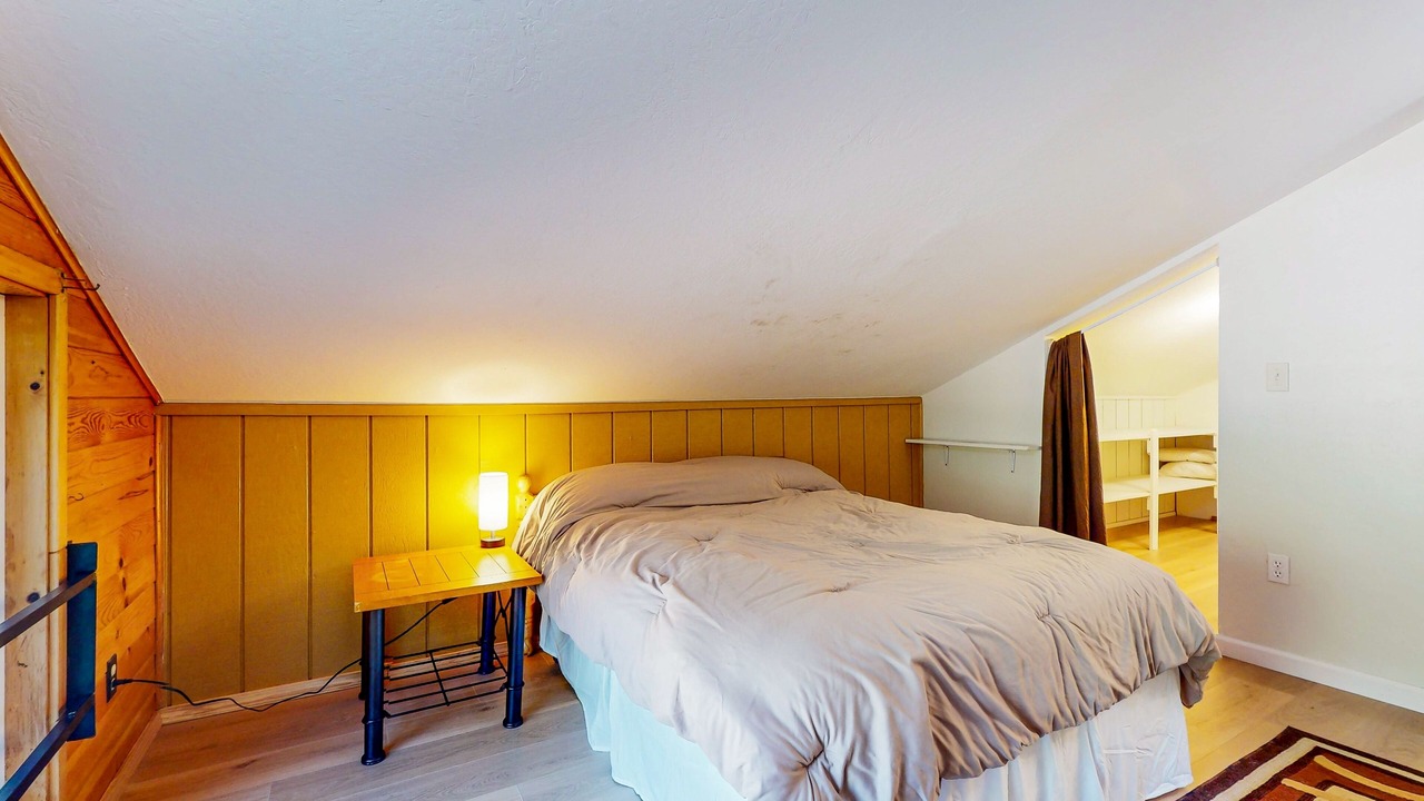 Photo of Bedroom in Shingletown