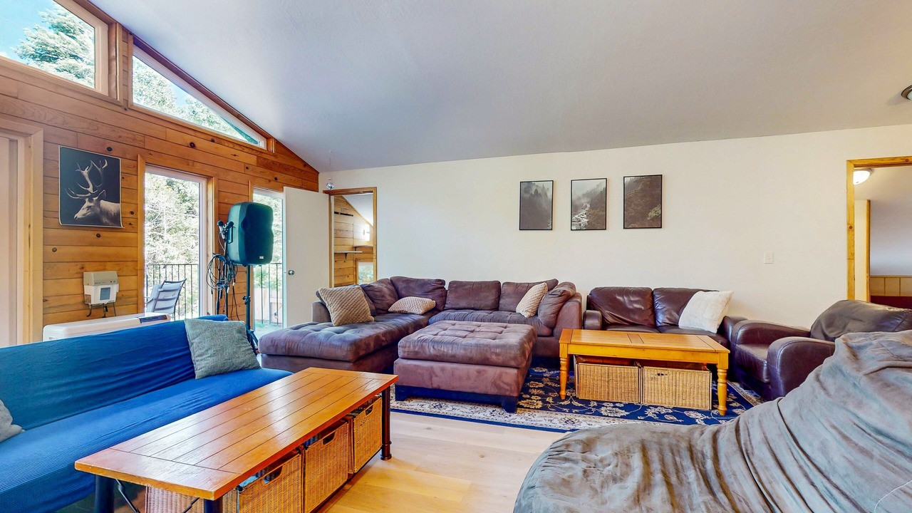 Photo of Livingroom in Shingletown
