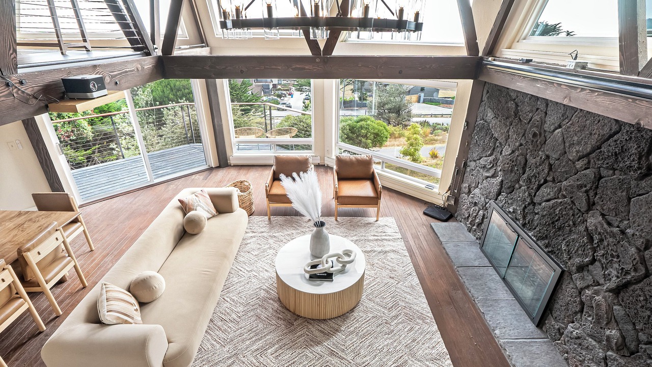 Photo of Livingroom in Moss Beach
