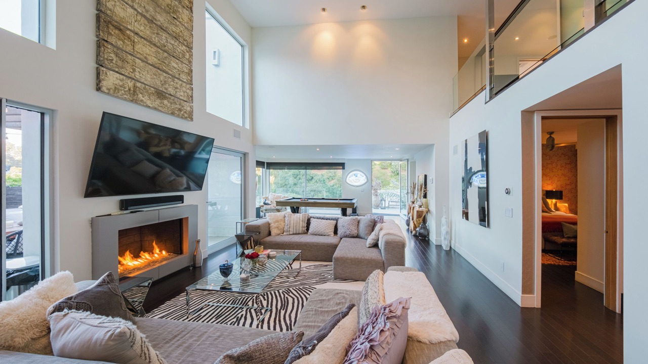 Photo of Livingroom in Hollywood Hills West
