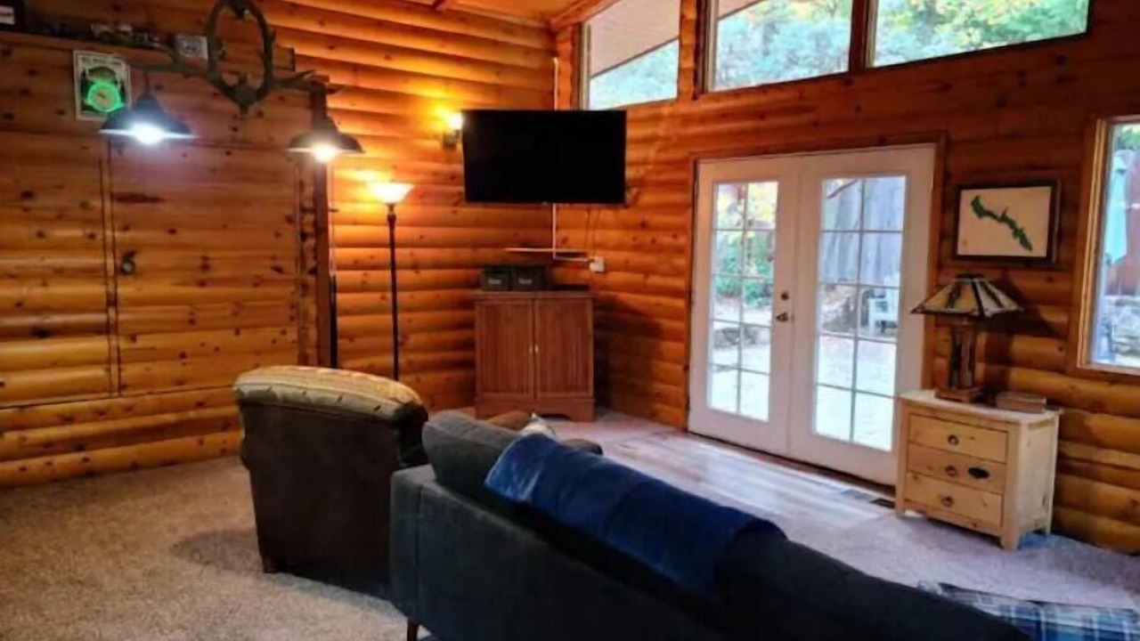 Photo of Livingroom in Bass Lake