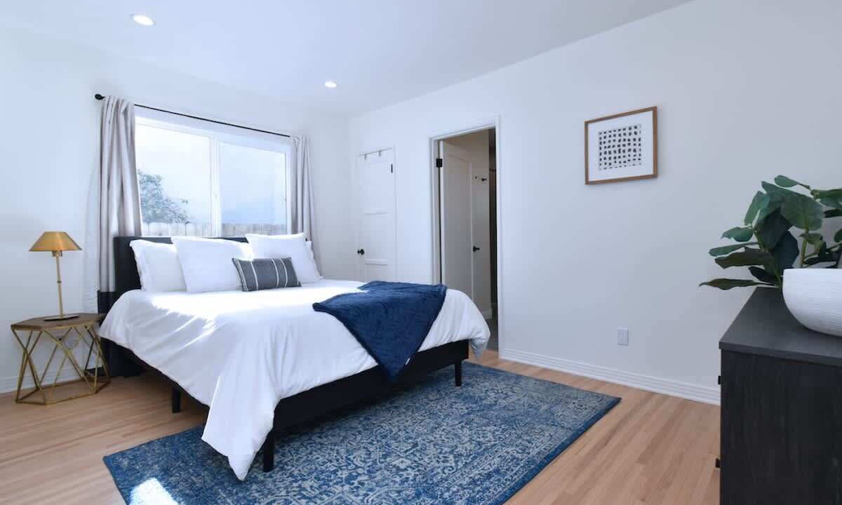Photo of Bedroom in Valley Glen