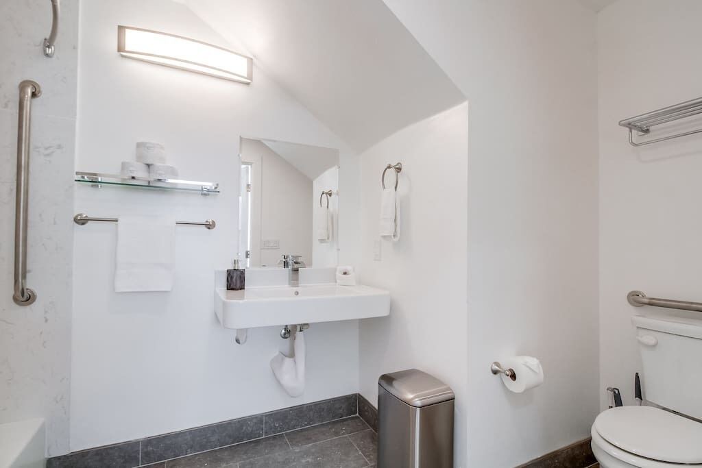 Photo of Bathroom in University Heights