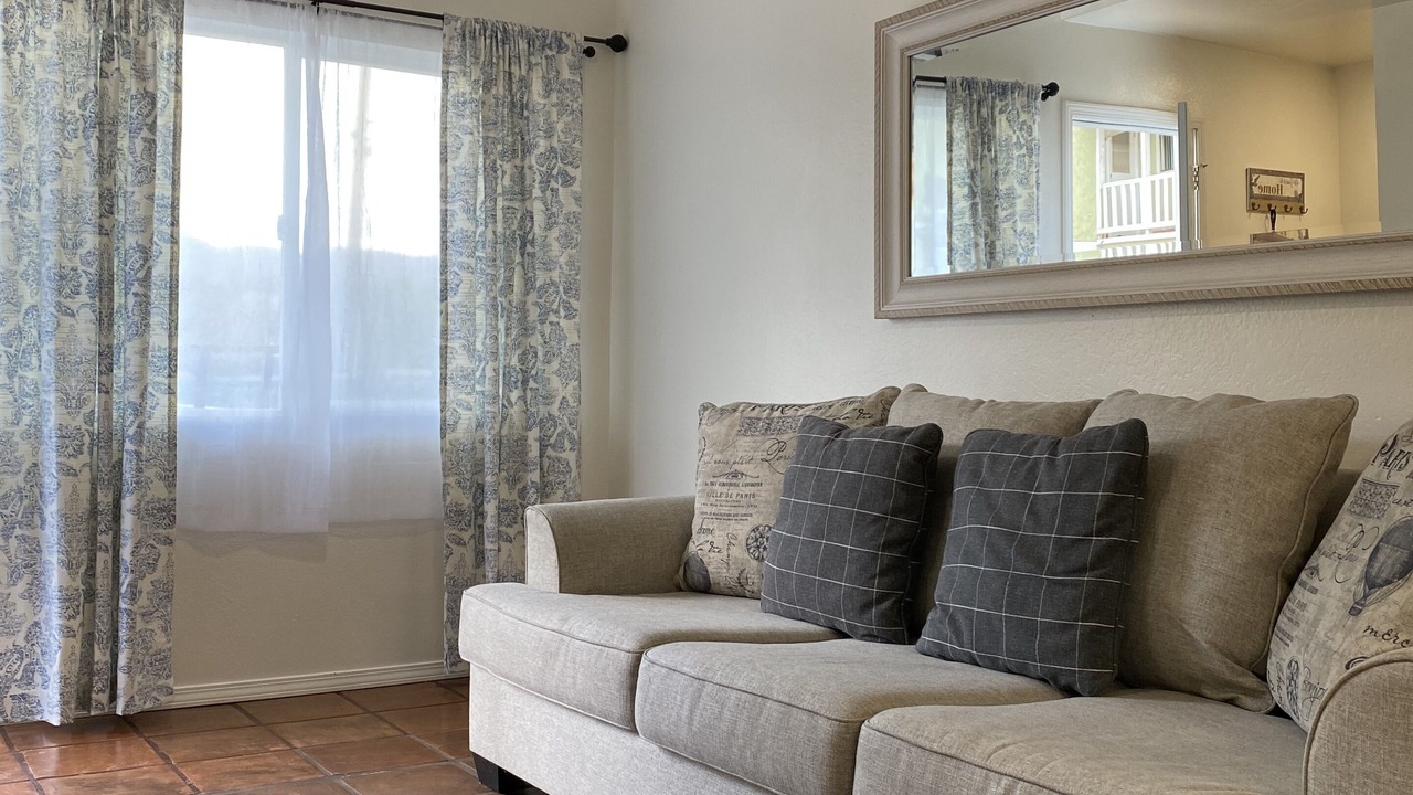 Photo of Livingroom in Eastside