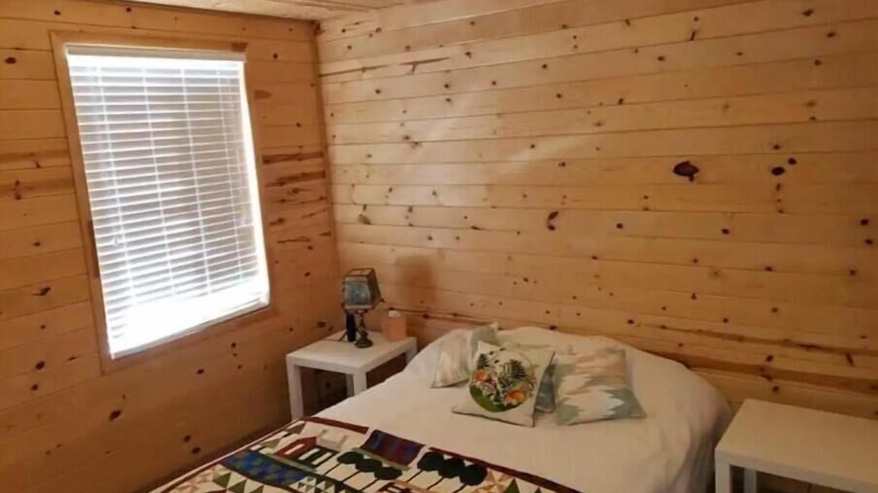 Photo of Bedroom in California Hot Springs