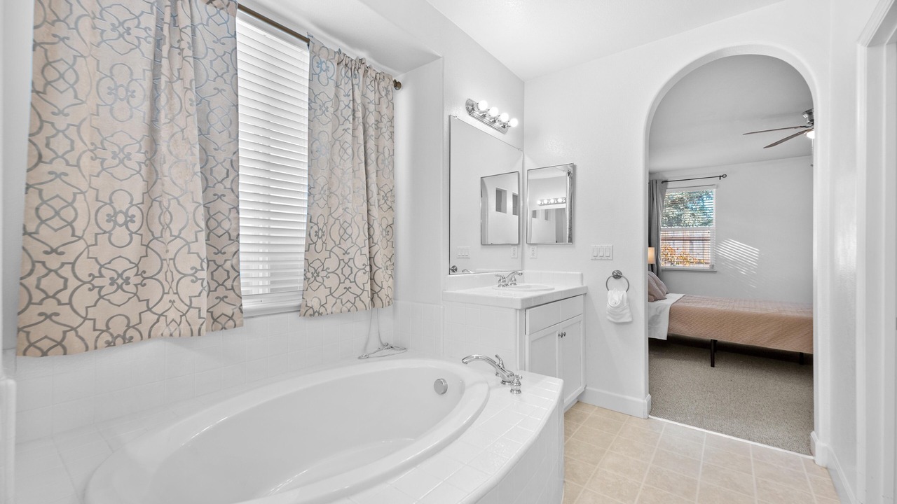 Photo of Bathroom in Regency Park