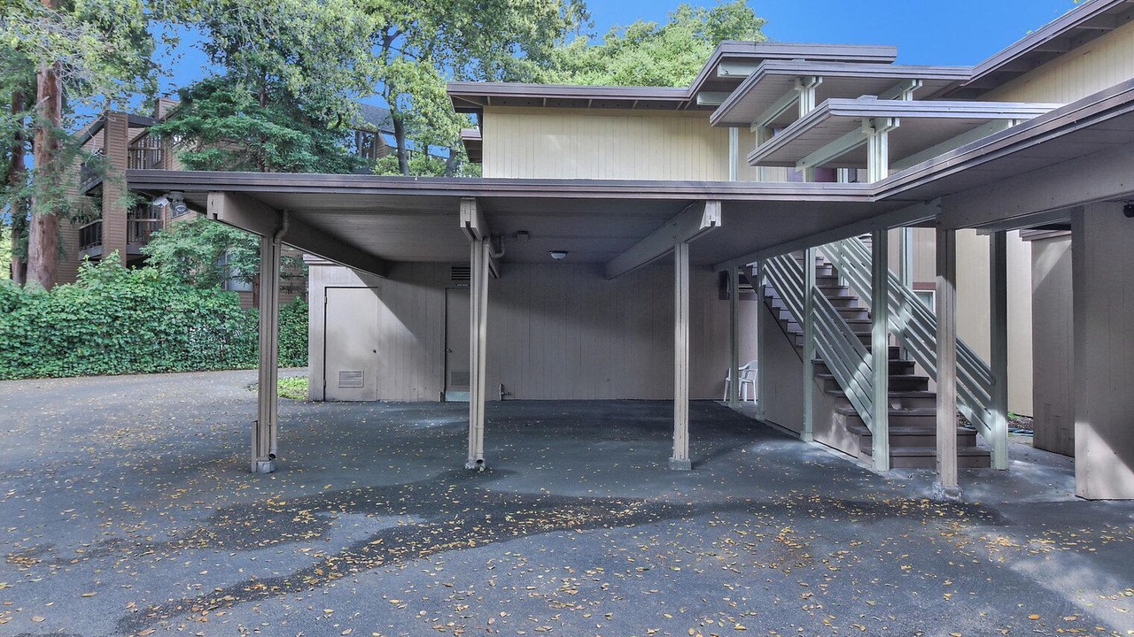 Photo of Outdoor in University South