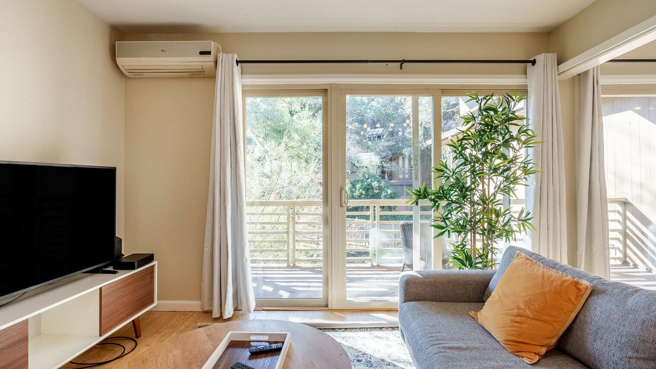Photo of Livingroom in University South