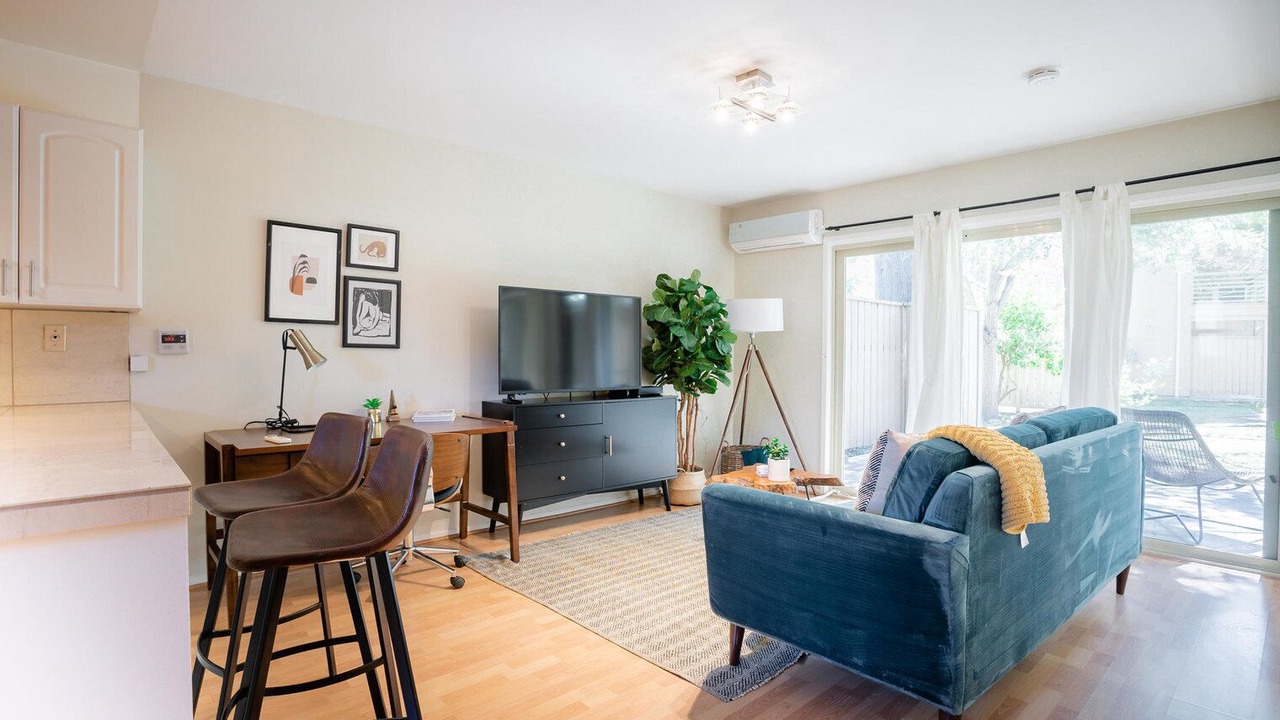 Photo of Livingroom in University South