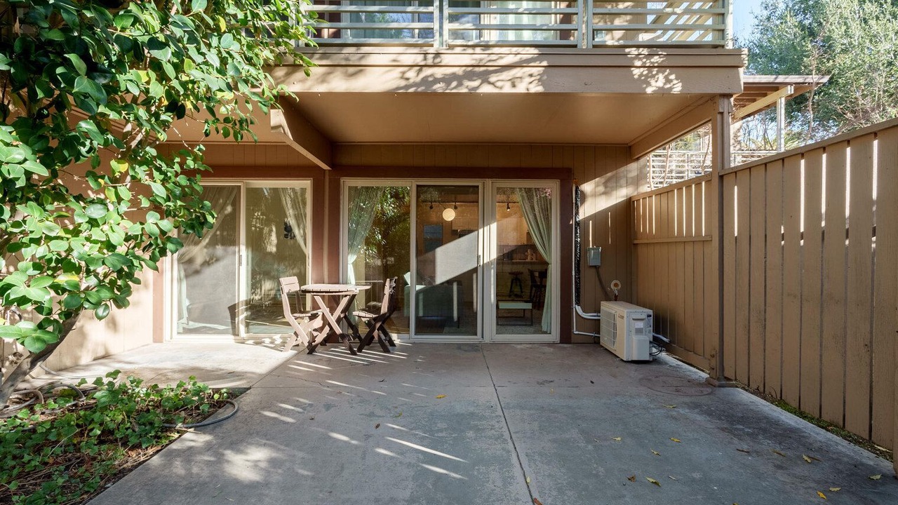 Photo of Patio Balcony in University South