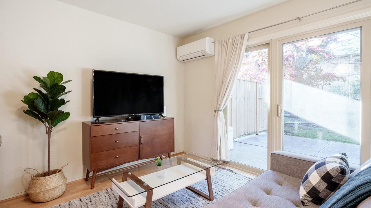 Photo of Livingroom in University South